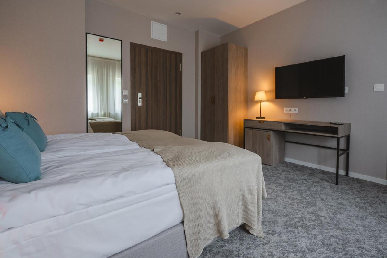 Hotel Odpocznia Resort I Las Jaracz ภายนอก รูปภาพ